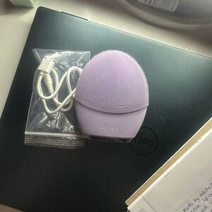 FOREO Lavender Silicone Facial Cleansing Device